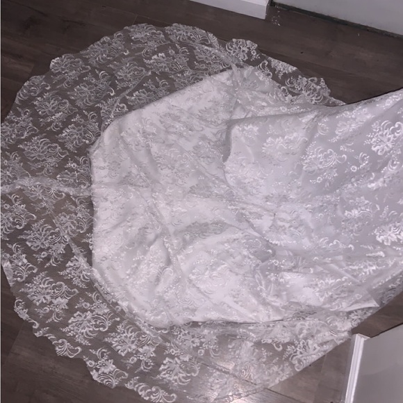 White Wedding Dress Size 6 - Picture 8 of 16